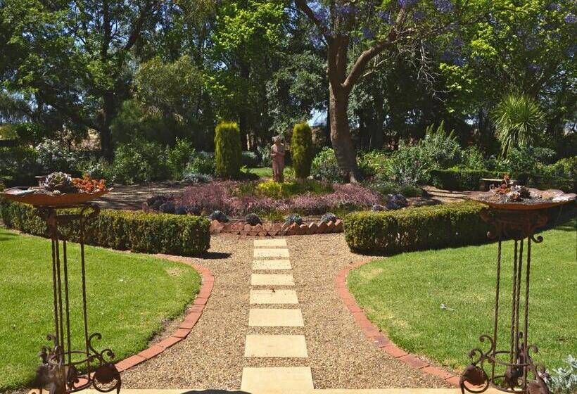 Hotel Corynnia Station