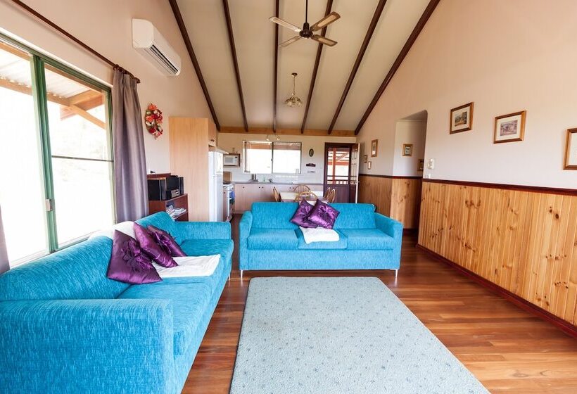 Отель Misty Valley Country Cottages