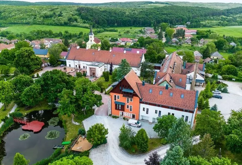 Hotelli Vécsecity Superior