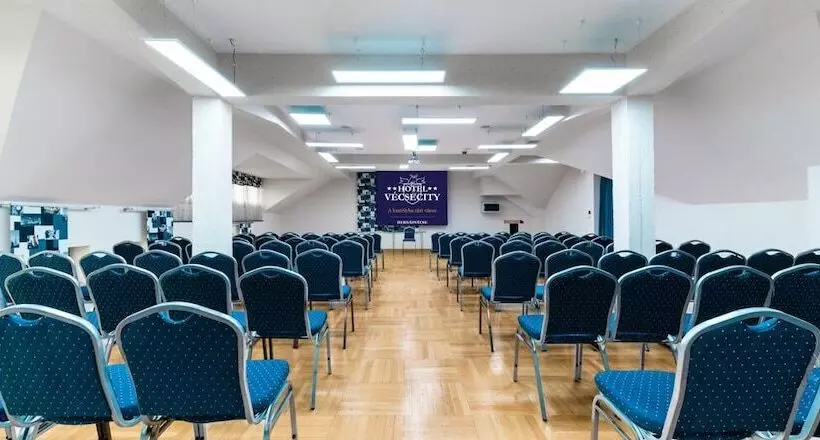 Hotelli Vécsecity Superior