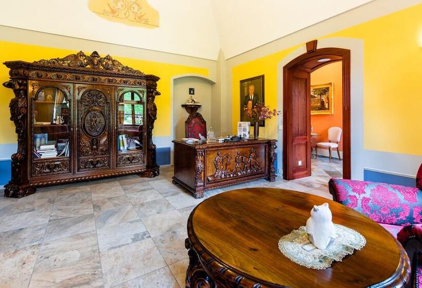 Hotel Vécsecity Superior