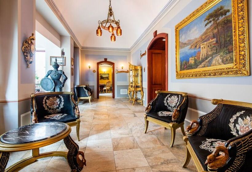 Hotel Vécsecity Superior