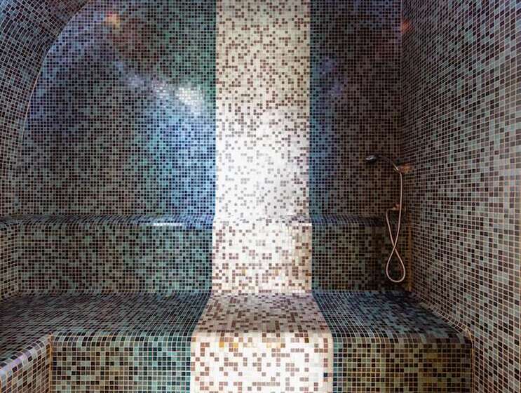 Hotel Vécsecity Superior