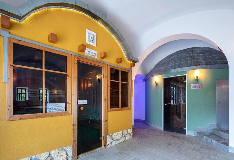 Hotel Vécsecity Superior