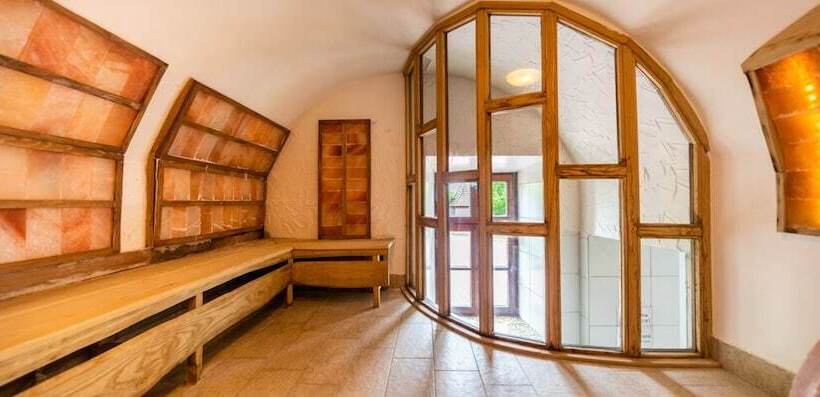 Hotel Vécsecity Superior