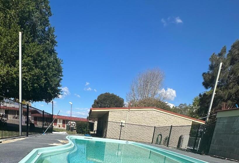 מוטל Murgon Motor Inn