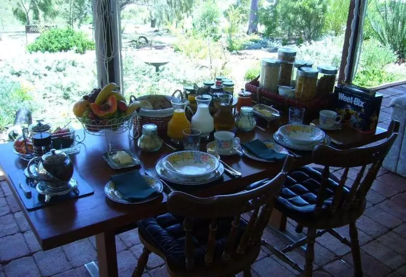 Mooniemia Farmhouse Bed And Breakfast