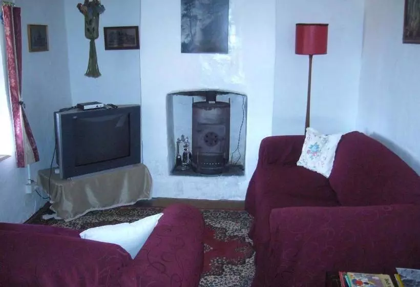Mooniemia Farmhouse Bed And Breakfast