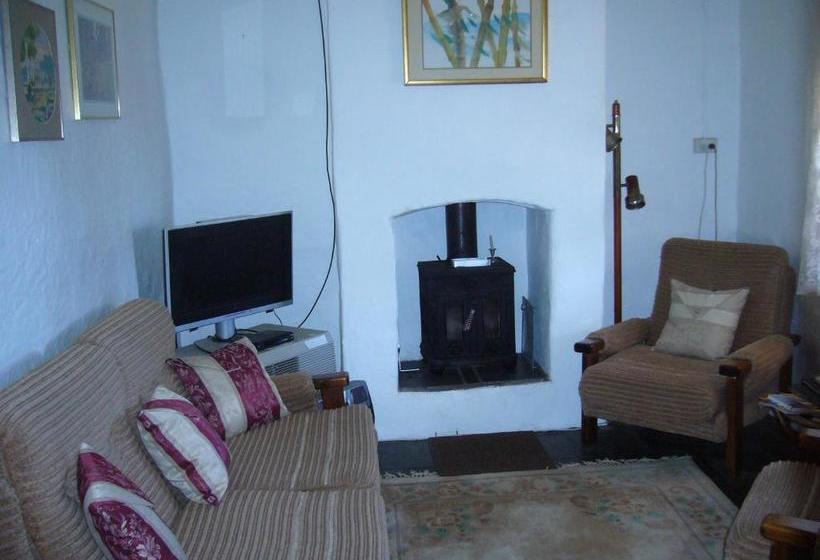 Mooniemia Farmhouse Bed And Breakfast