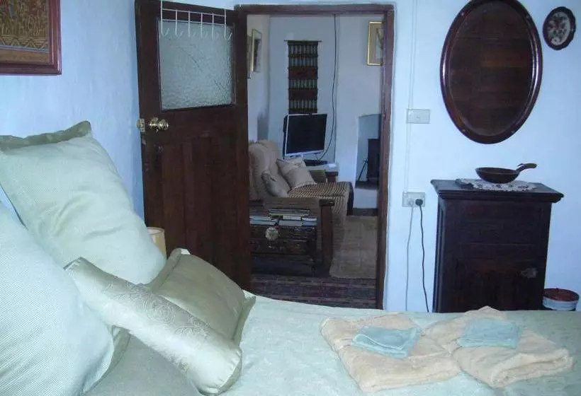 Mooniemia Farmhouse Bed And Breakfast