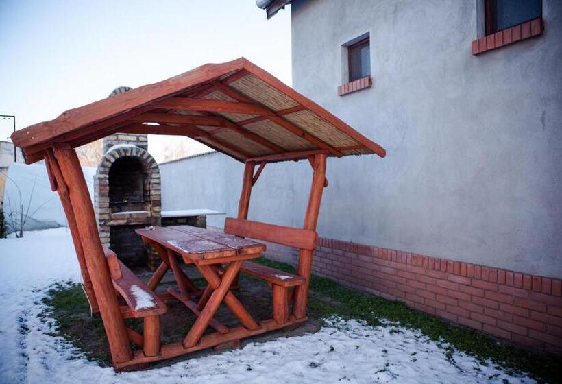 Pensió Adonisz Vendégház