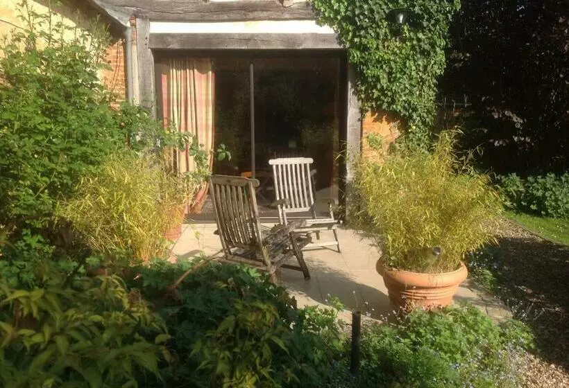 Majatalo Au Fond Du Jardin Maison D'hôtes