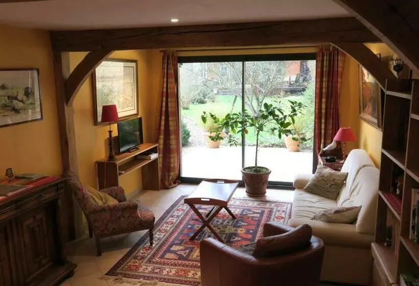 Majatalo Au Fond Du Jardin Maison D'hôtes