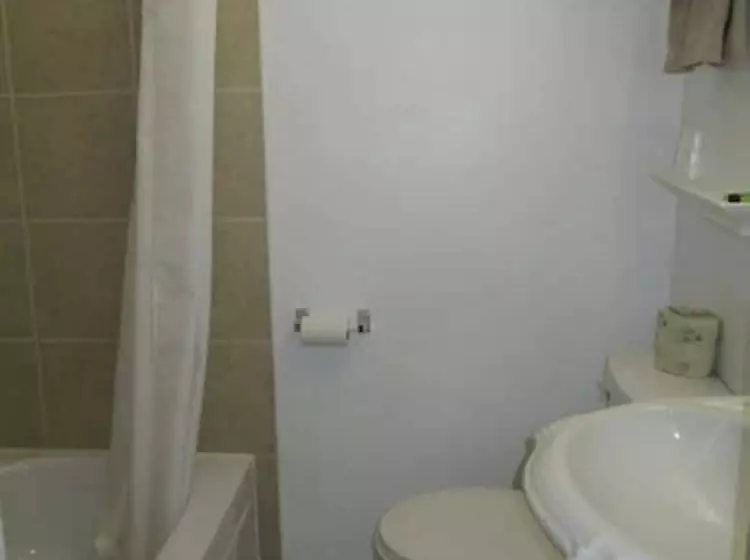 Majatalo Edgewater Motel And Campground