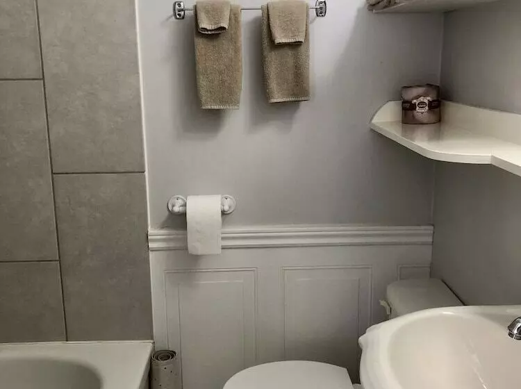 Majatalo Edgewater Motel And Campground