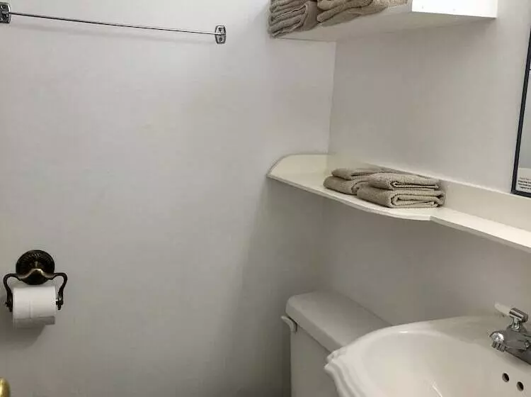 Majatalo Edgewater Motel And Campground