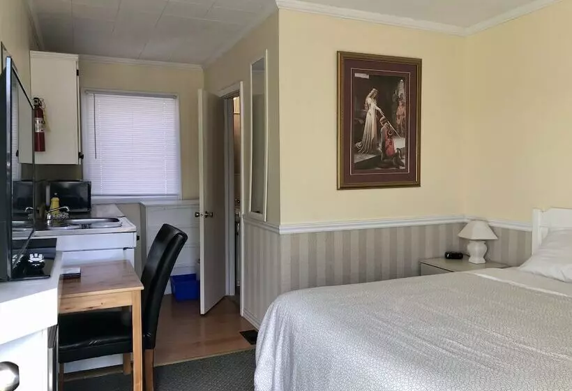 Majatalo Edgewater Motel And Campground