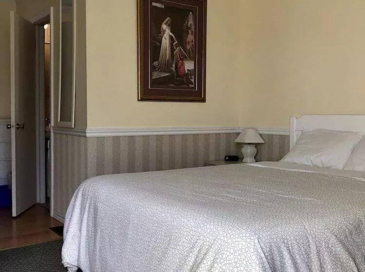 Majatalo Edgewater Motel And Campground