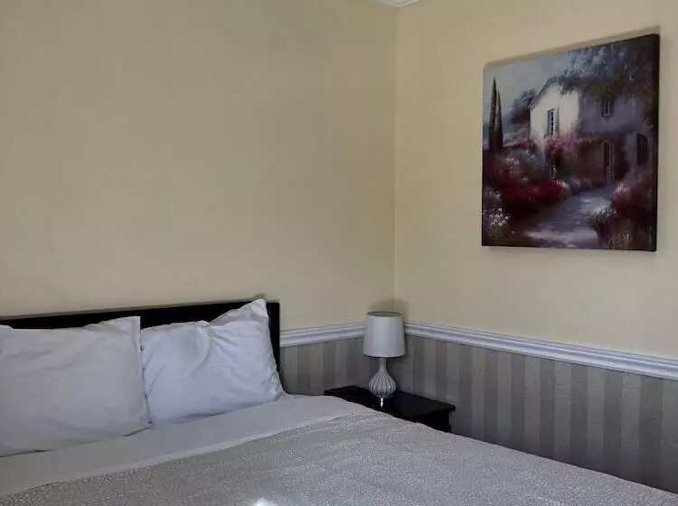 Majatalo Edgewater Motel And Campground