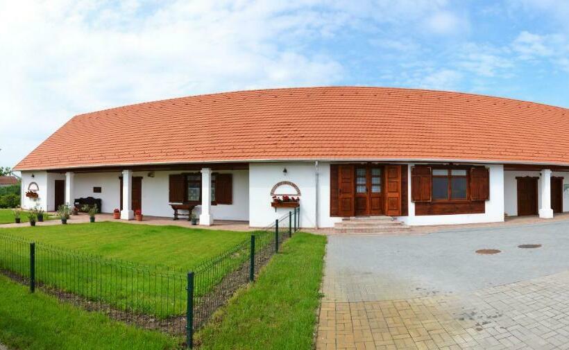 Пансион Falusi Patika   Tisza Tó Vendégház