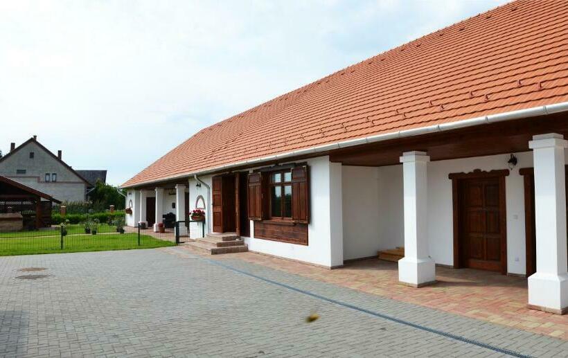 Пансион Falusi Patika   Tisza Tó Vendégház