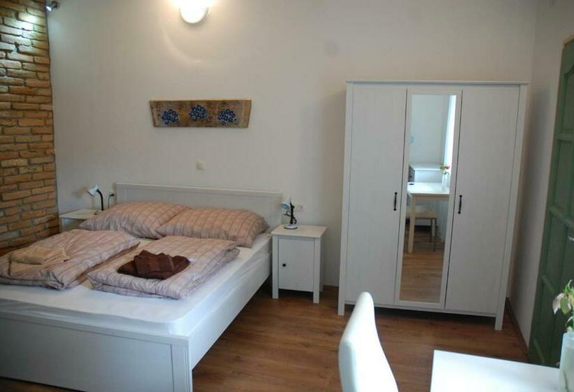 פנסיון Likaskalács