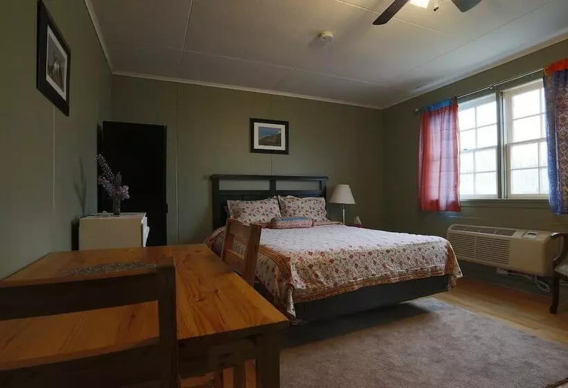 The Meems  Elliston B&b