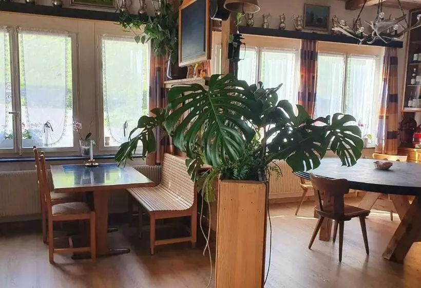 Retkeilymaja Gasthof Schlossberg Bori