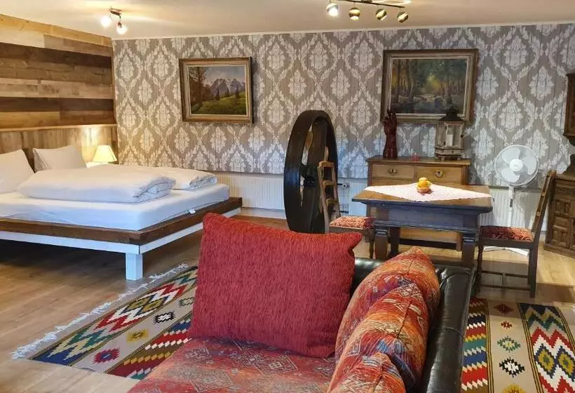 Retkeilymaja Gasthof Schlossberg Bori