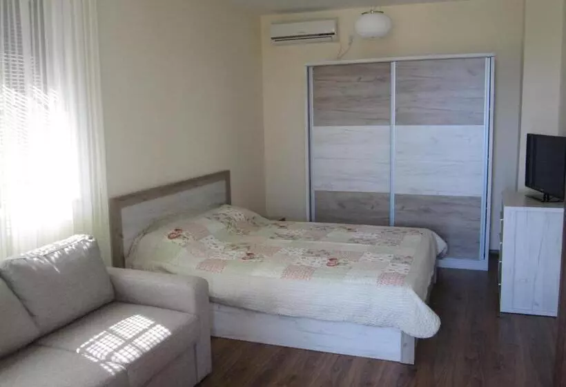 Aamiaismajoitus (B&B) Vis Velika