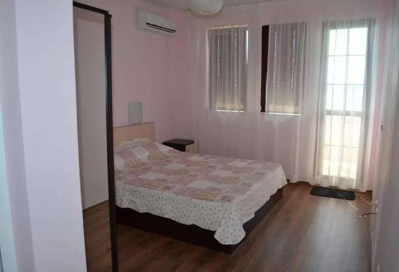 Aamiaismajoitus (B&B) Vis Velika