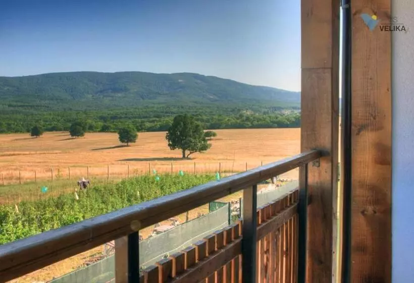 Aamiaismajoitus (B&B) Vis Velika