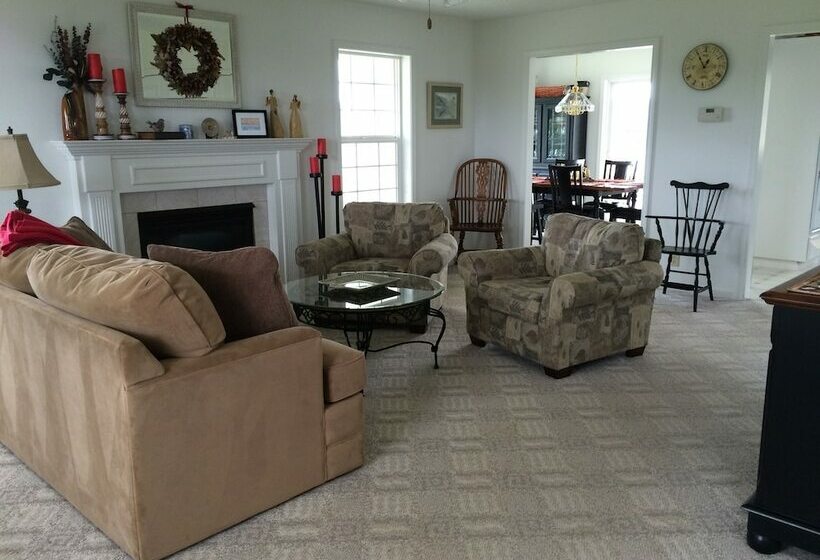 Bluebird Hill Farm B&b