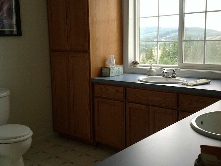 Bluebird Hill Farm B&b