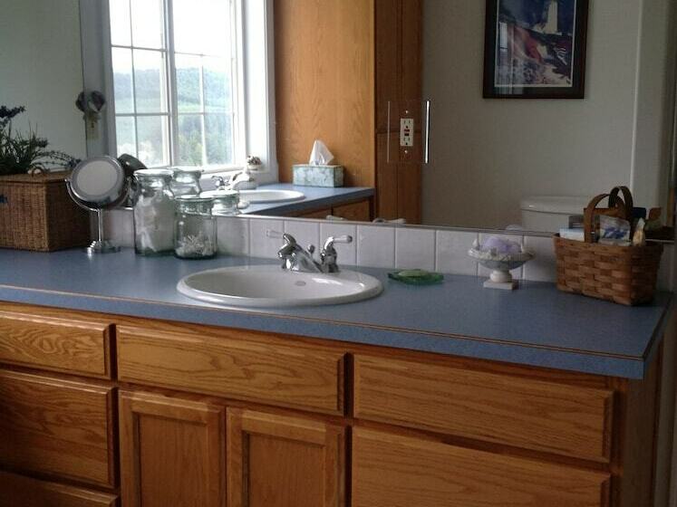 Bluebird Hill Farm B&b