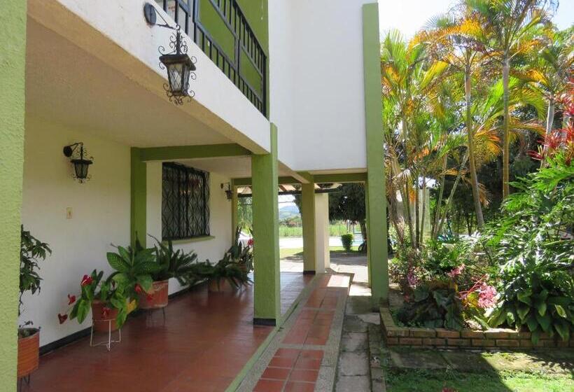 هتل Centro Recreacional Iasceboy