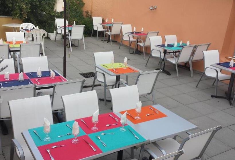 Отель De La Poste