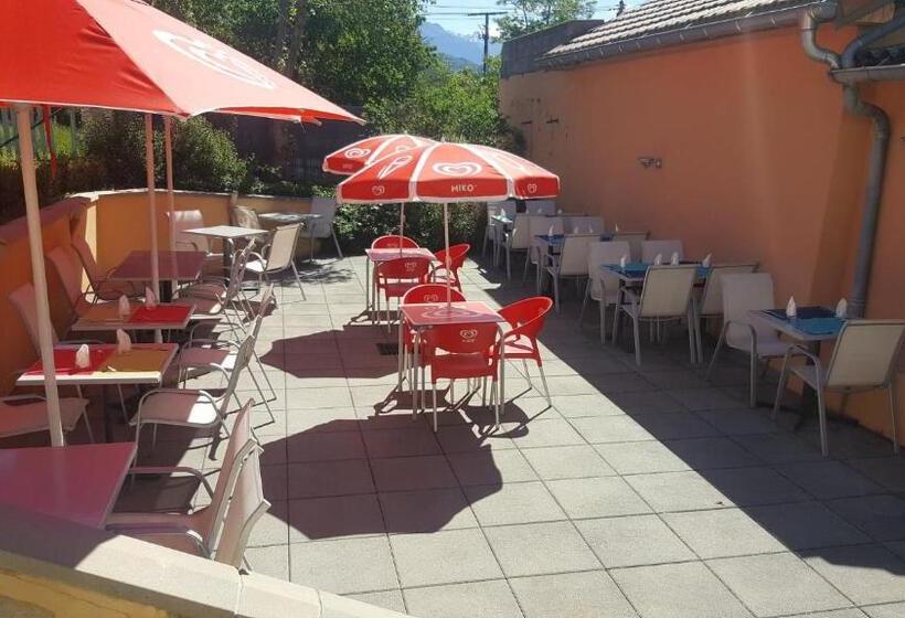 Отель De La Poste