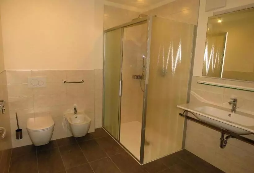 Hotelli Gasthaus Zum Weissen Kreuz