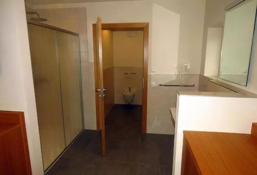 Hotelli Gasthaus Zum Weissen Kreuz