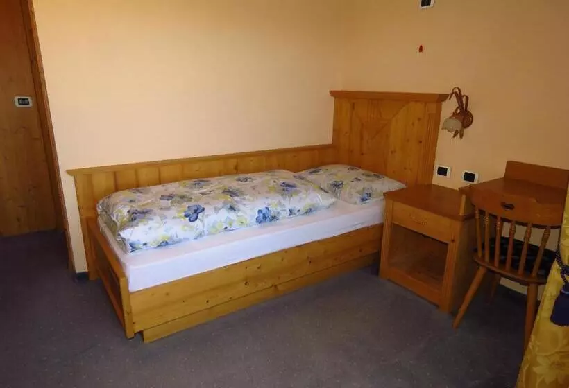 Hotelli Gasthaus Zum Weissen Kreuz