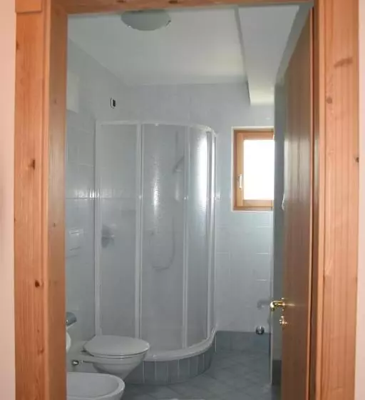 Hotelli Gasthaus Zum Weissen Kreuz