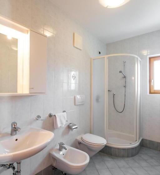 Отель Gasthaus Zum Weissen Kreuz