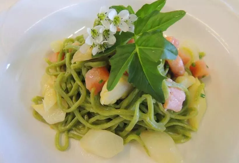 Hotelli Gasthaus Zum Weissen Kreuz