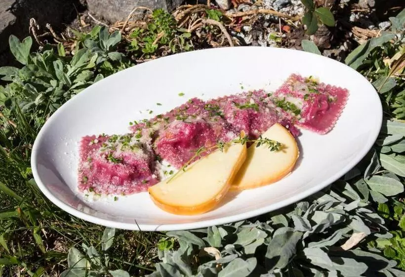 Hotelli Gasthaus Zum Weissen Kreuz