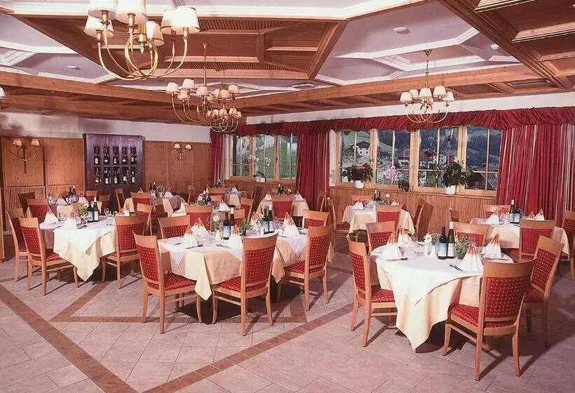 Hotelli Gasthaus Zum Weissen Kreuz