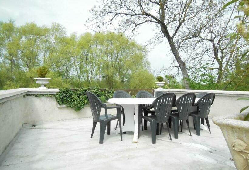 Les Bains Bed & Breakfast