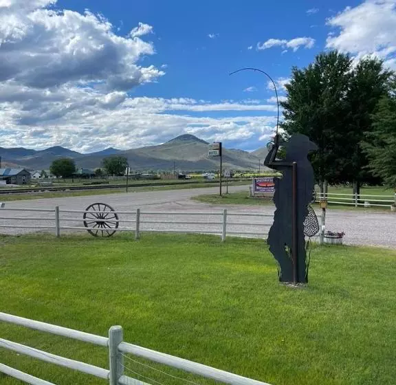 Motelli Sportsman Lodge Melrose Mt