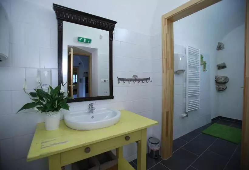 Majatalo Csodarabbik útja Fogadó