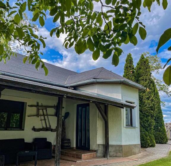 Pensjonat Leveleki Vendégház   Egeres Tanya